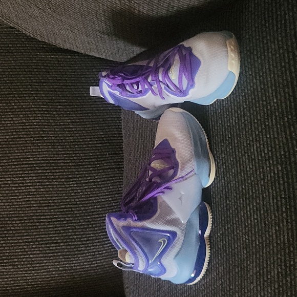 Nike Lebron XiX Basketball Shoes - Picture 2 of 2